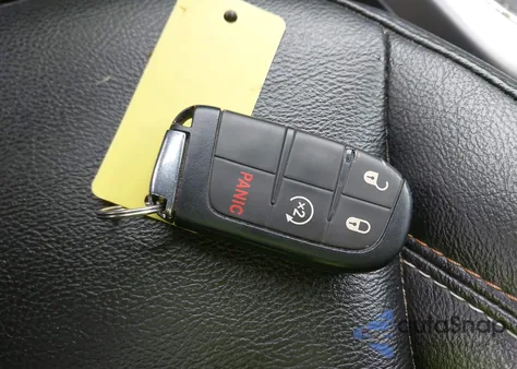 2021 Jeep Compass Latitude 4X4 z USA, uszkodzony, nr VIN 3C4NJDBB5MT540400